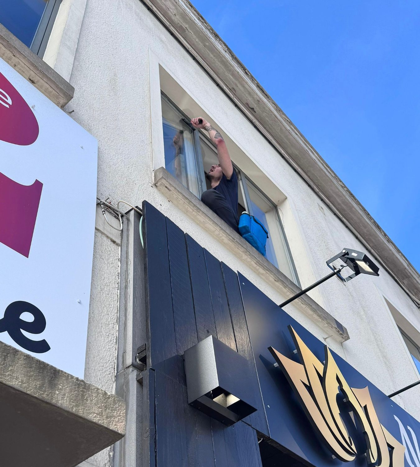 Nettoyage de vitres en façade de commerce