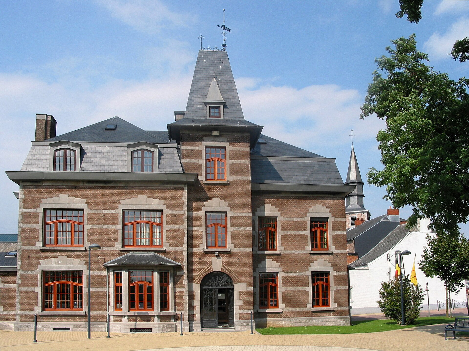 Éghezée — commune où VitrePure lave les vitres